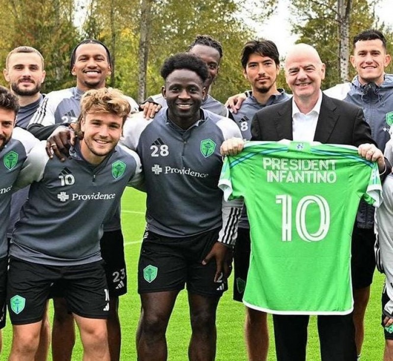 Gianni Infantino en la casa de Pedro De la Vega